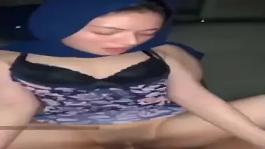 Bokep Indo Desahan Jilbab Biru poster