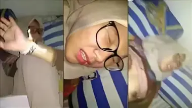 Bokep Jilbab SMA Berkacamata Memek Tembem Kombinasi Langka WOT 2026 poster