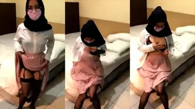Sekretaris Jilbab Kacamata Main Kasar poster